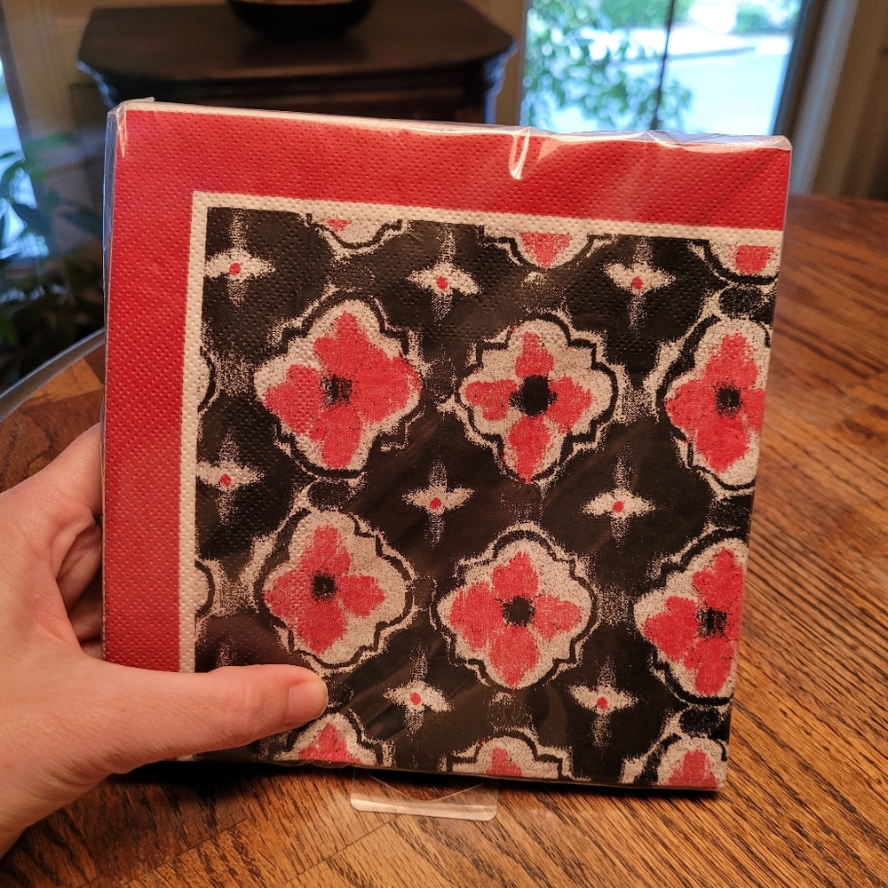 NWT 20 paper black & pink 3 ply napkins, 13x13 inches
